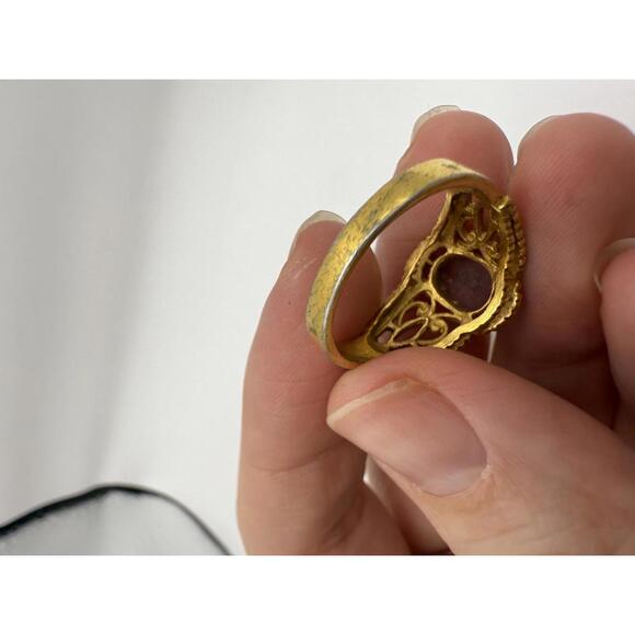 Vintage Gold-Tone Ring with Purple Gemstone Size 7.75  Lind HGE - Picture 5 of 10